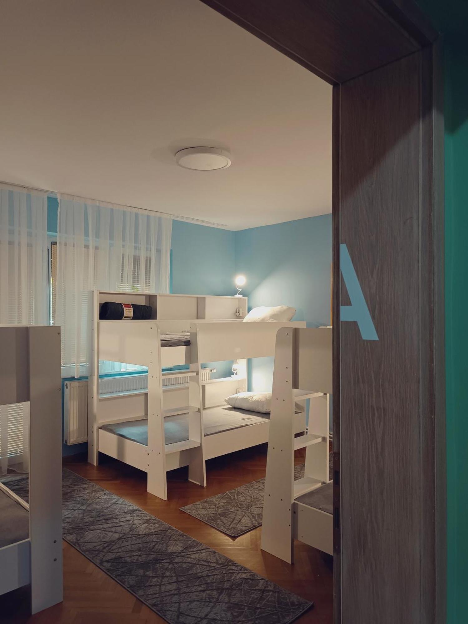 Hostel Central Скоп'є Екстер'єр фото